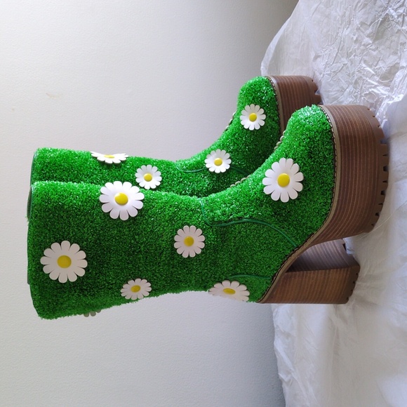 It's Always Greener Platform Ankle Boots - Picture 6 of 7